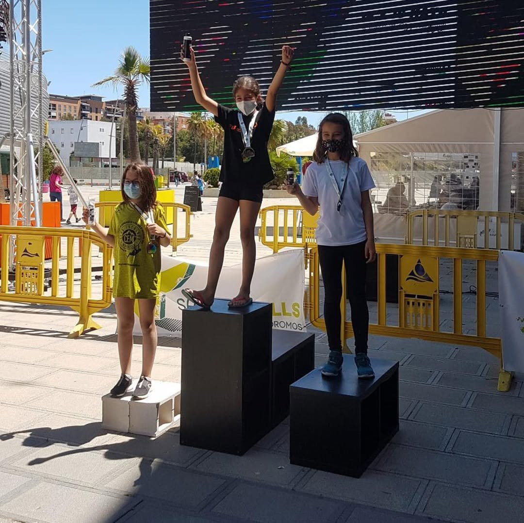 Podio alevín femenino de bloque en Huelva