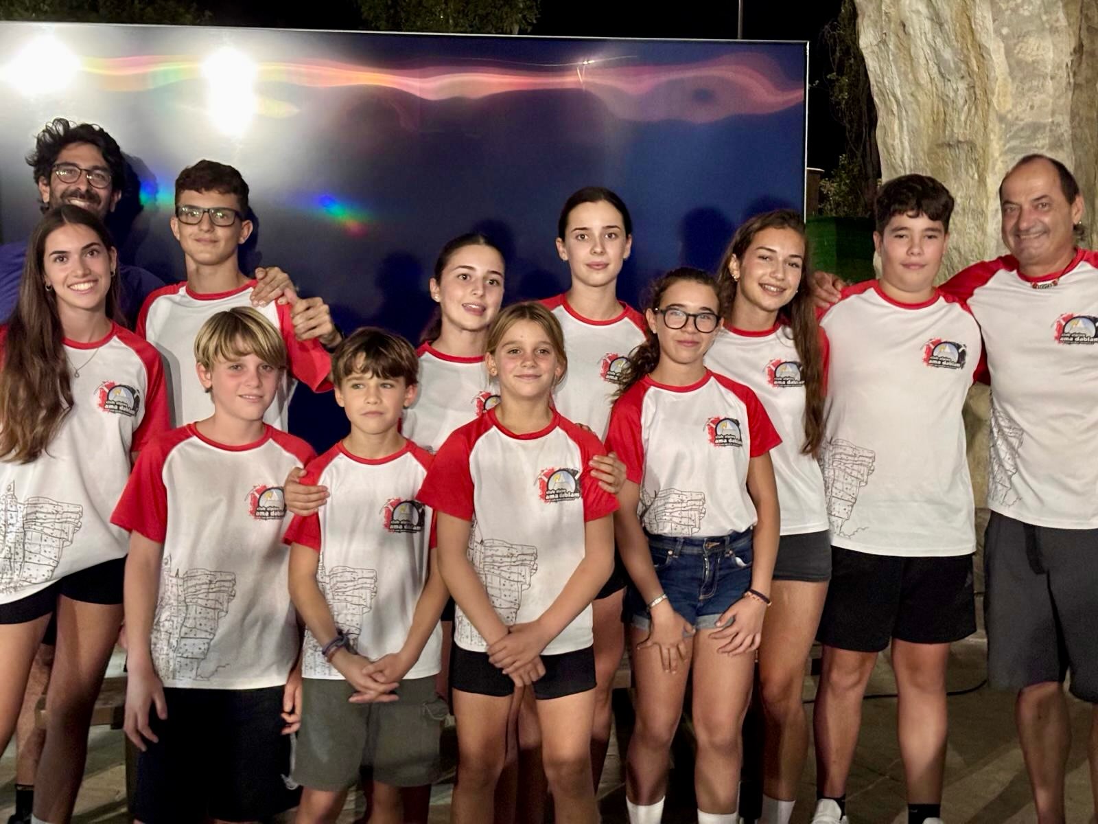 El equipo de competición 2026-27 con sus entrenadores